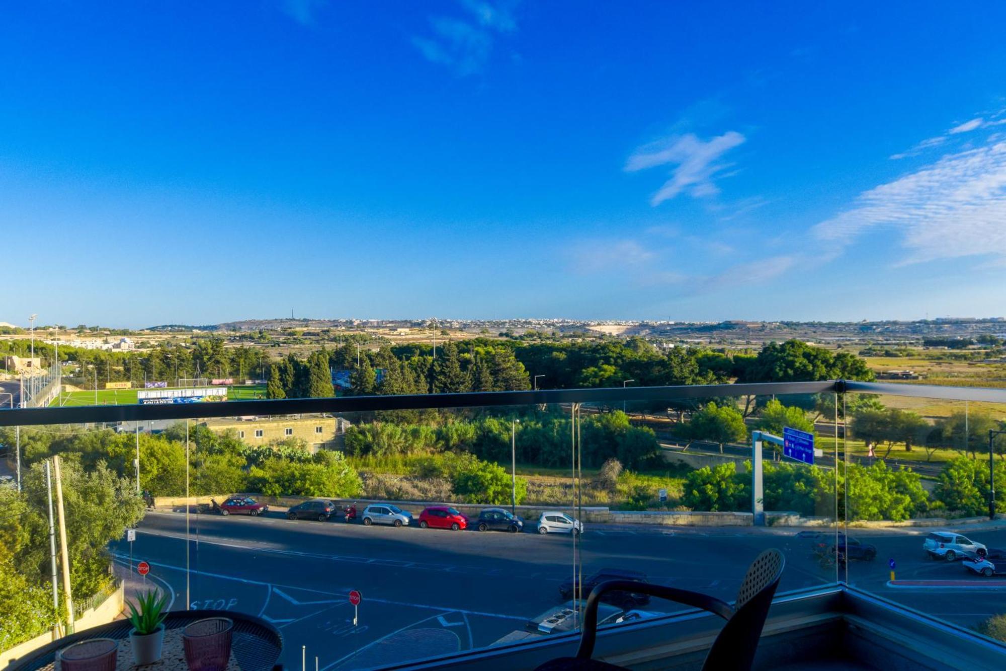 New Spacious 3bdr 2 Bth Bugibba Apartment *