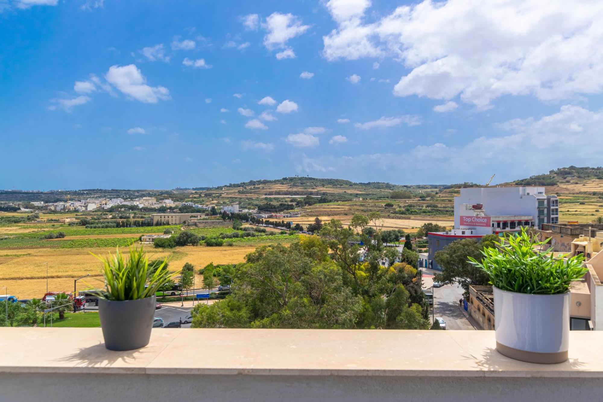 New Spacious 3bdr 2 Bth Bugibba Apartment *