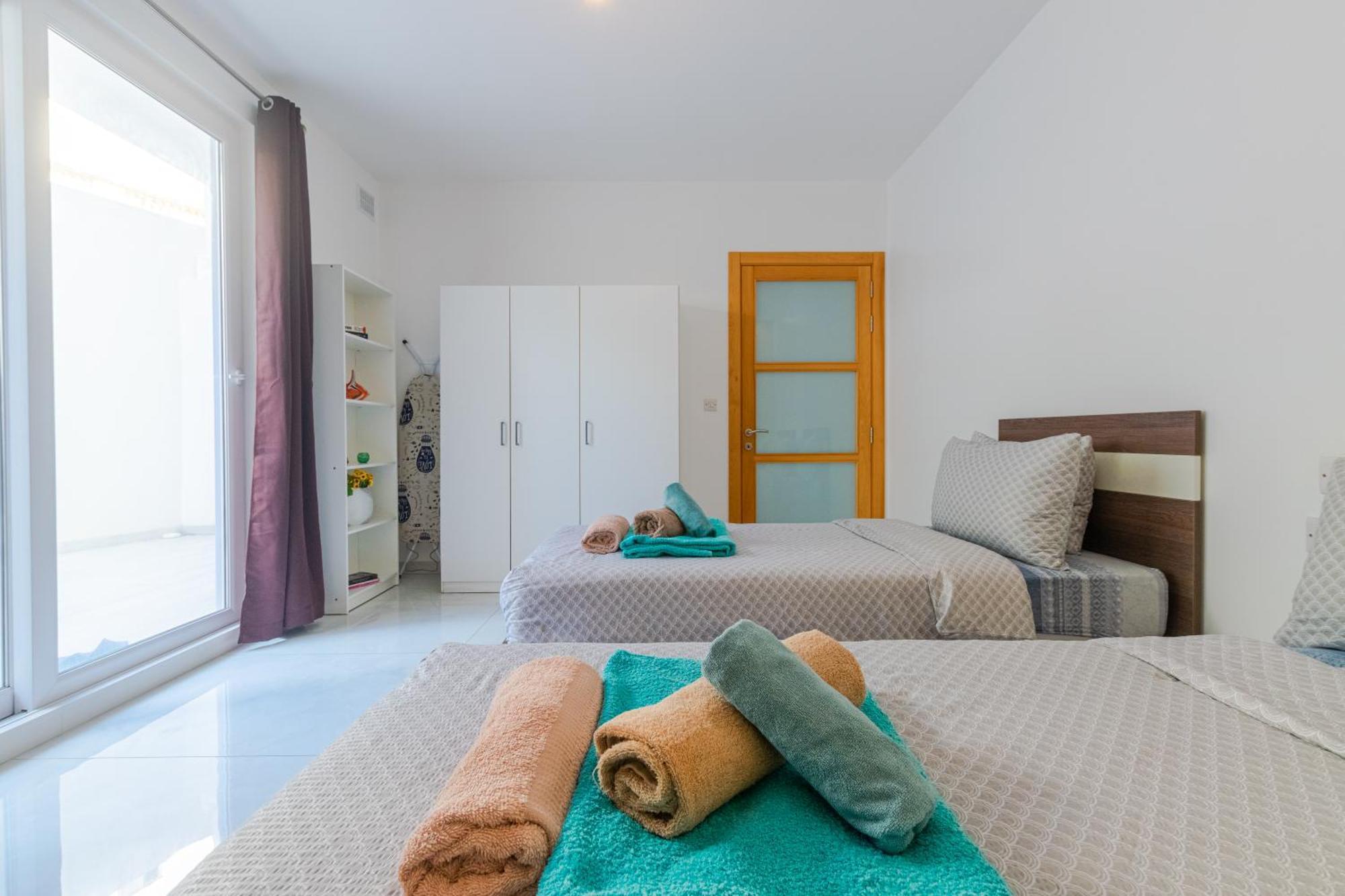 New Spacious 3bdr 2 Bth Bugibba Apartment