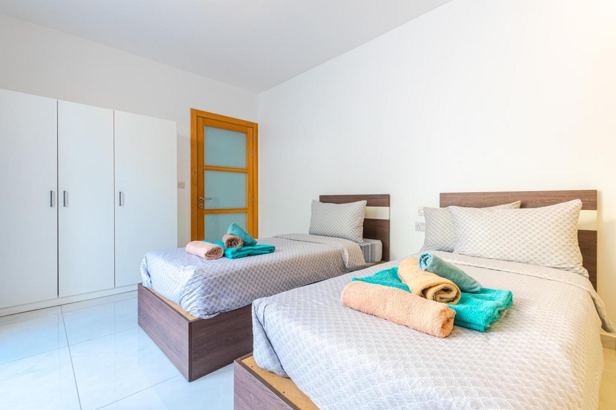 New Spacious 3bdr 2 Bth Bugibba