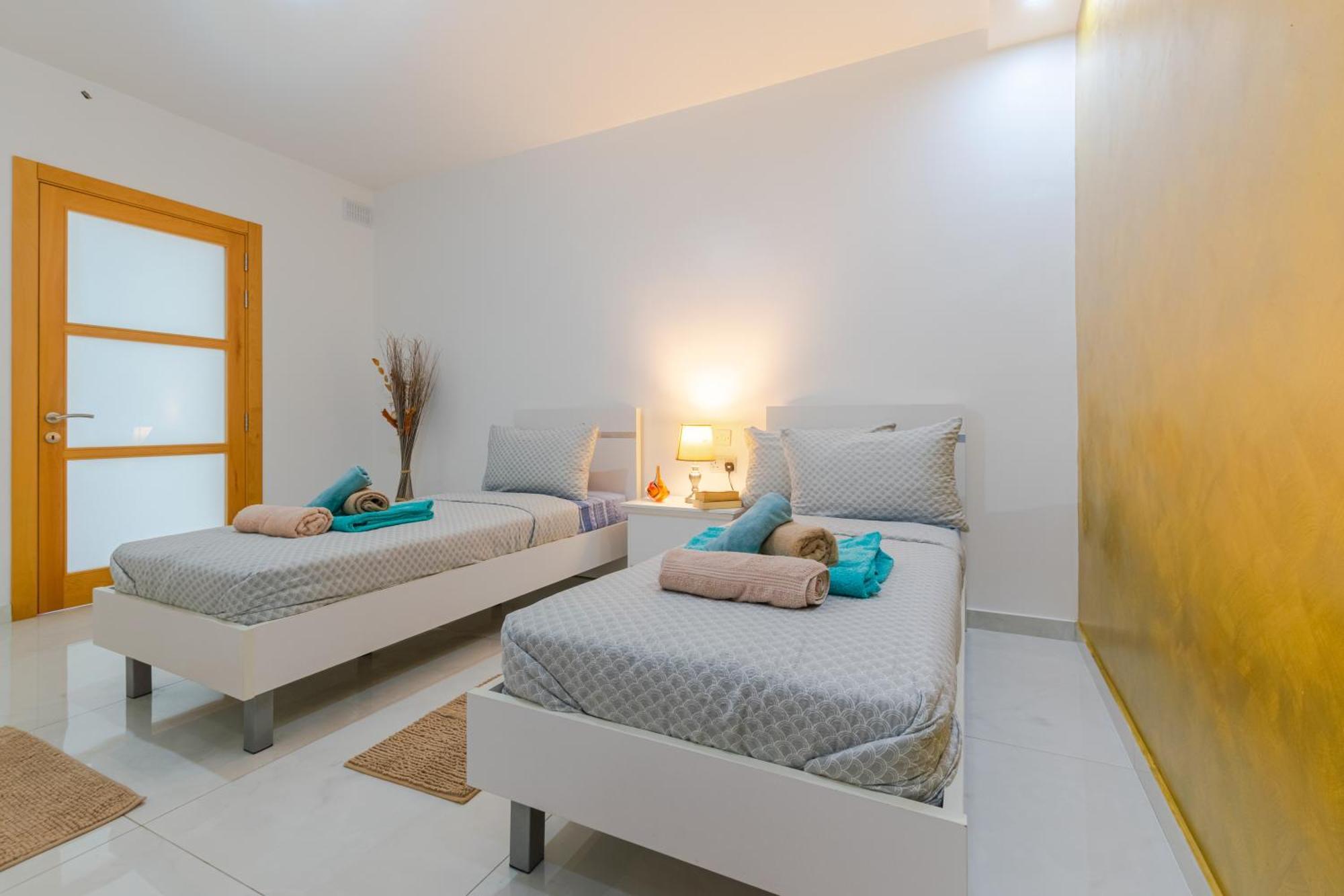 New Spacious 3bdr 2 Bth Bugibba Apartment