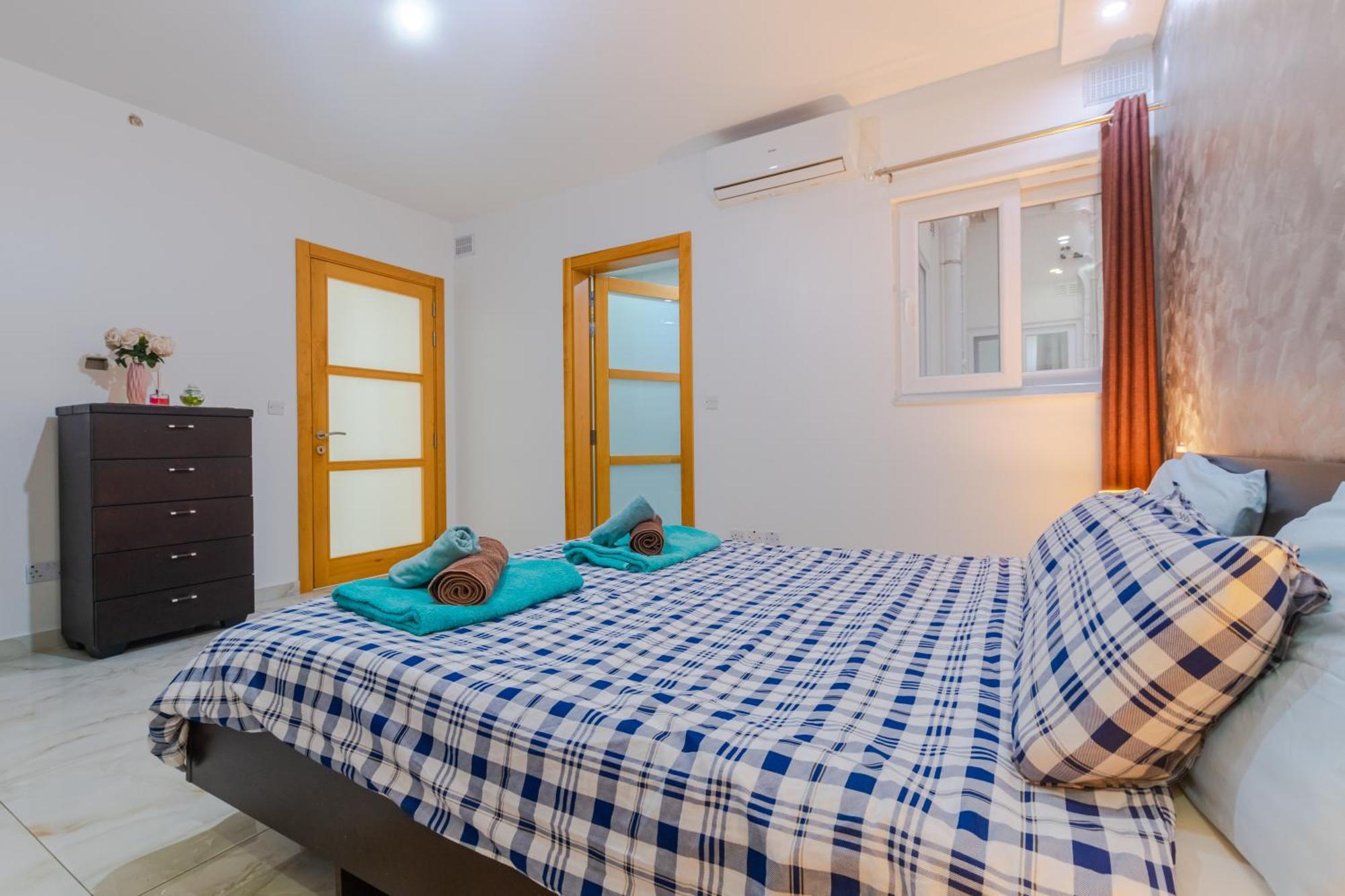 New Spacious 3bdr 2 Bth Bugibba St. Paul's Bay