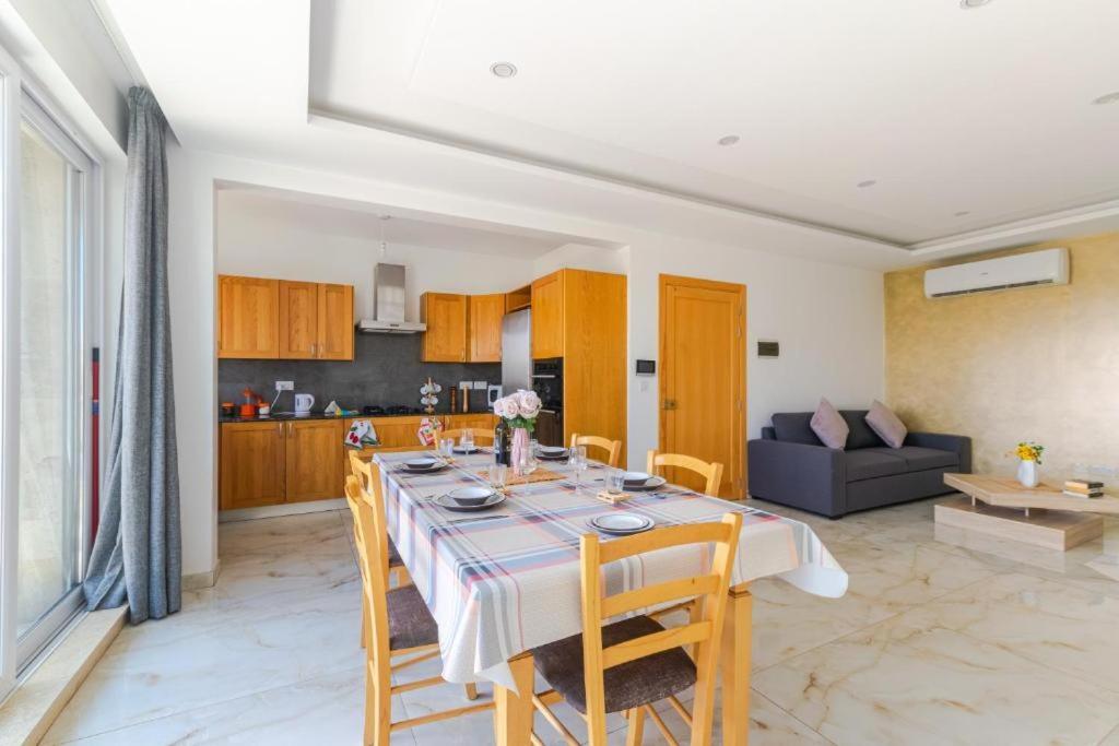 New Spacious 3bdr 2 Bth Bugibba Apartment *