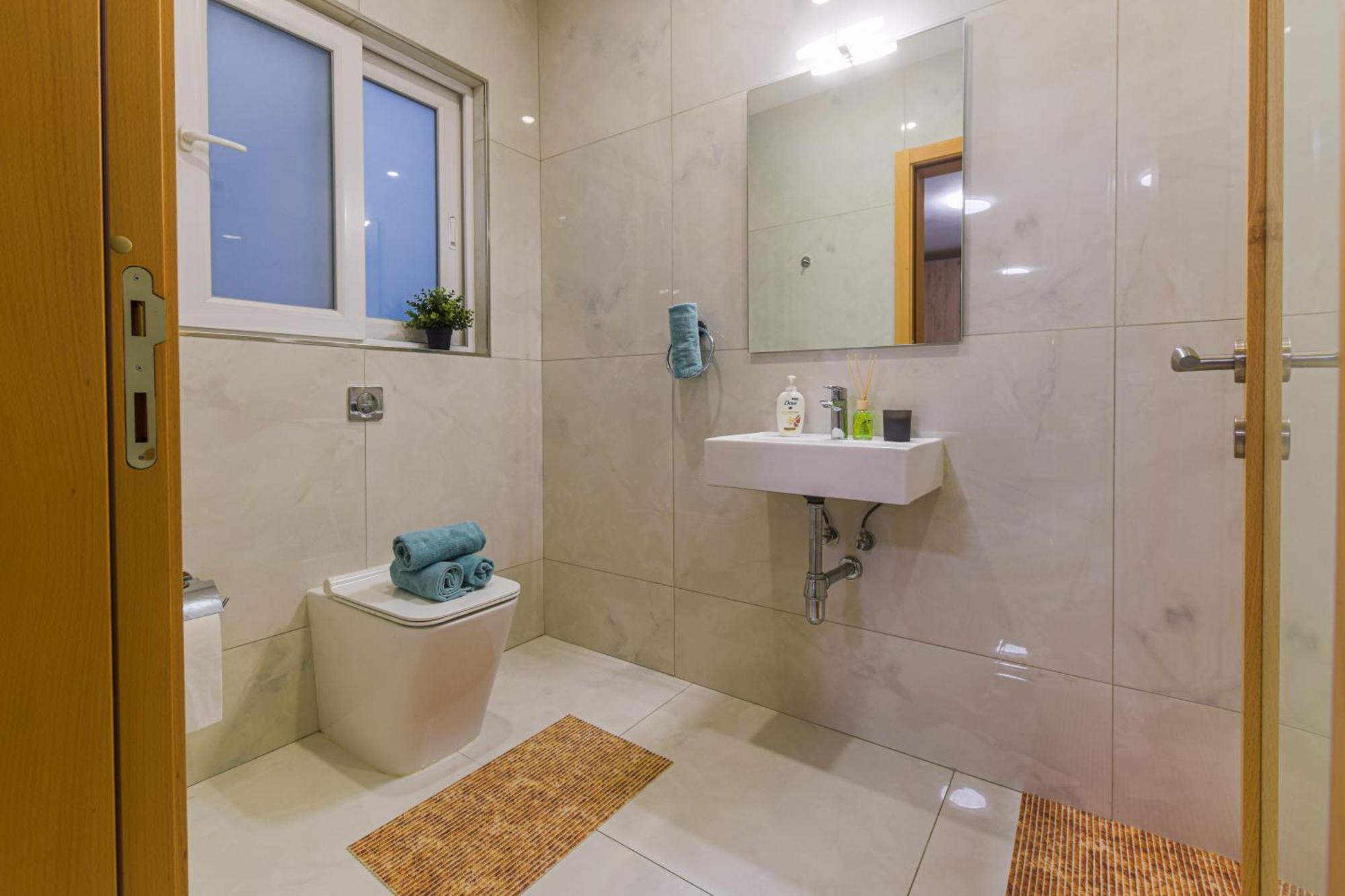 Apartment New Spacious 3bdr 2 Bth Bugibba *