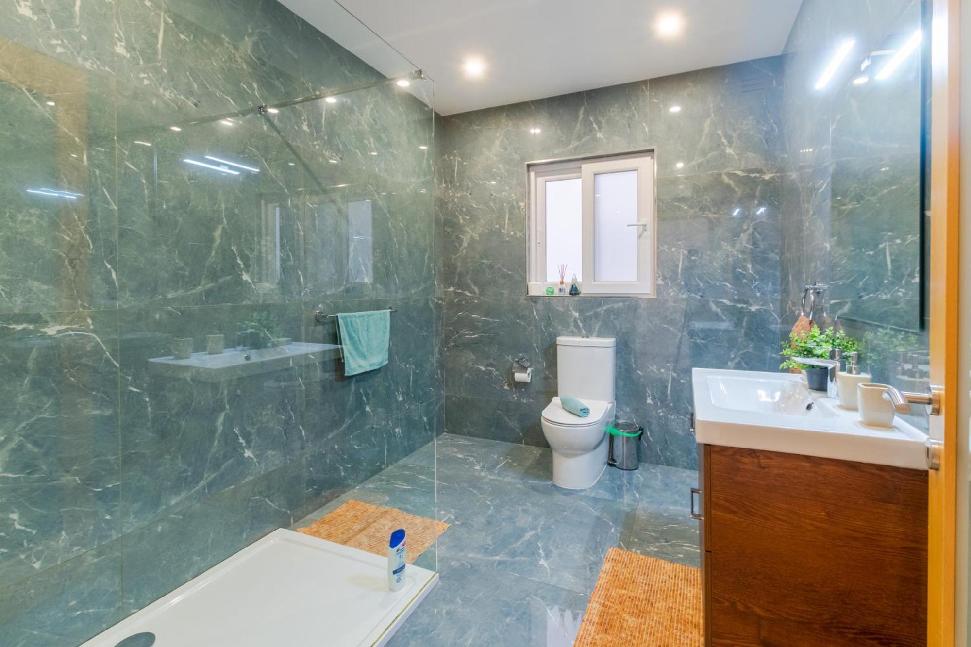 New Spacious 3bdr 2 Bth Bugibba Apartment St. Paul's Bay